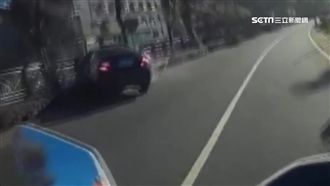 毒鴛鴦飛車躲警！甩尾、擠車潮樣樣來