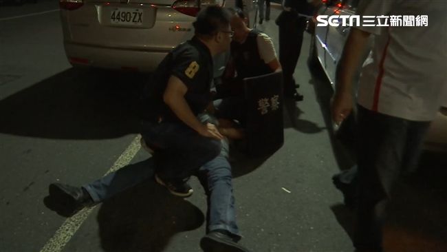 高雄警匪駁火案　警夜襲逮3男1女