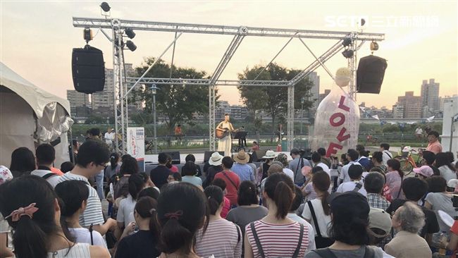 河岸音樂季七夕暖身　情人放閃抽機票