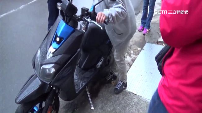稱20歲前開跑車　少女誘同學當車手