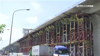 男騎上施工高架橋　滿臉傷痕鮮血直流