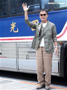 羅大佑搭乘當年最夯的國光號出席2017巡迴演唱會「當年離家的年輕人」 售票記者會。（記者邱榮吉/攝影）