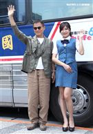 羅大佑搭乘當年最夯的國光號出席2017巡迴演唱會「當年離家的年輕人」 售票記者會。（記者邱榮吉/攝影）