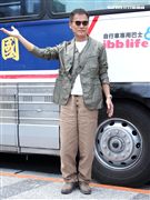 羅大佑搭乘當年最夯的國光號出席2017巡迴演唱會「當年離家的年輕人」 售票記者會。（記者邱榮吉/攝影）