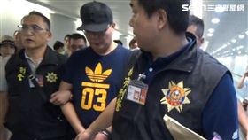 何嫌與兩兄弟共組詐騙集團，他自己長期隱身泰國，隔海指揮中國詐機房及台灣車手，警方歷經長期監控蒐證，逐一瓦解該集團（翻攝畫面）