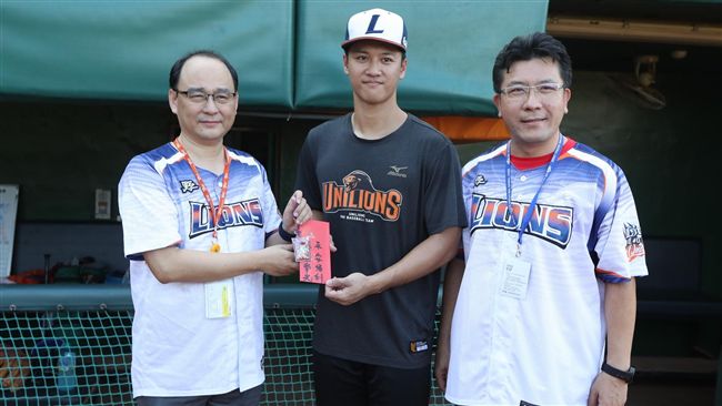 蘇智傑要去世大運　董事長送平安符