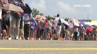 7萬塞爆空軍官校！2小時才見接駁車