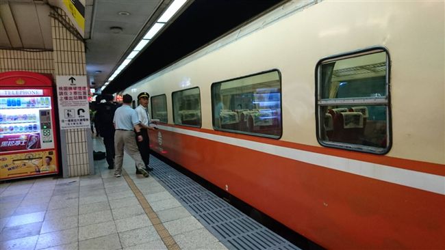 老闆扛120萬工資搭車　結果弄丟了