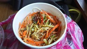 涼麵,小強,蟑螂,食慾,醬料,外食族,油蔥（圖／翻攝自爆料公社）
https://www.facebook.com/groups/451357468329757/permalink/1362815130517315/