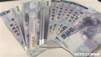 千元鈔被蟲咬爛　阿嬤搶救10萬老本