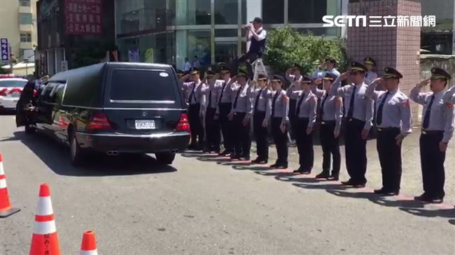 國道警公祭　同事列隊敬禮喊任務結束