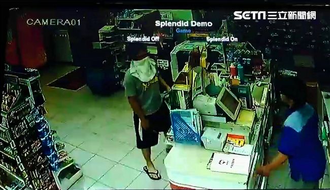 毒蟲蒙面持刀搶超商　被逮辯稱毒癮發