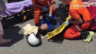 熱昏頭？直撞左轉車　披薩外送員彈飛