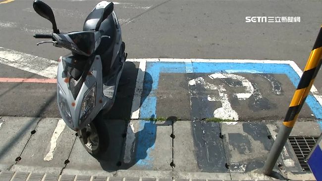 沒停車證停車被上大鎖　男大生告警衛