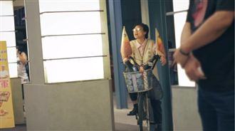 「阿彌陀佛姐」遭撞骨折　目擊者：滿臉血