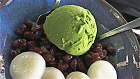 以純粹餡料所做成甜點冰品是《悠豆里庵》的特色。（圖／三立）