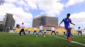 ▲台灣的大學生支持世大運。（圖／截自Youtube）