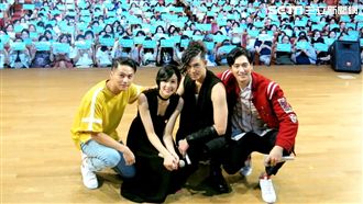 杜琵CP秀雙人舞　粉紅泡泡飛滿天