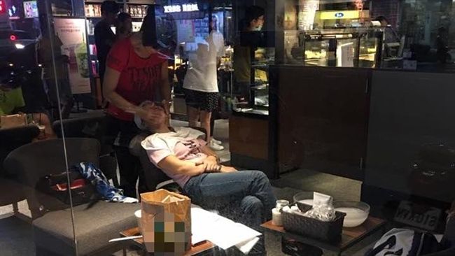 她在咖啡店做這件事　網友全氣炸了！
