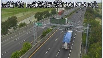 中山高民雄路段油罐車翻覆　車流回堵