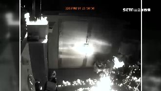 懷疑鄰居亂講話！毒蟲竟擲汽油彈縱火