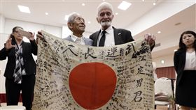 美軍老兵歸還軍旗給遺族（圖／美聯社／達志影像）