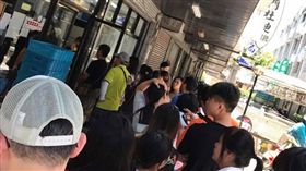 排隊

https://www.facebook.com/photo.php?fbid=1738173839817414&set=gm.1525839930895981&type=3&theater