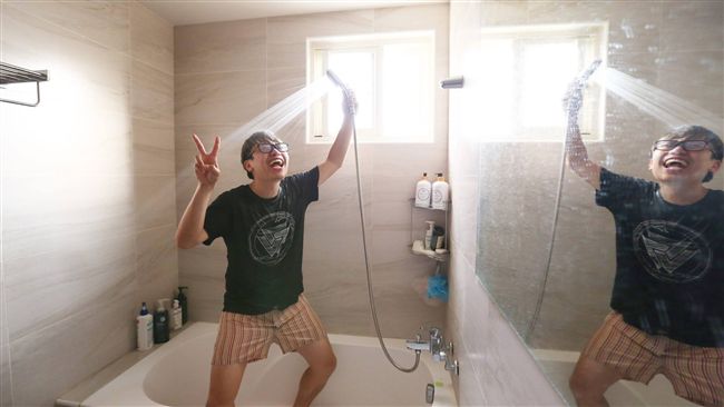 全台大跳電！蔡阿嘎熱到沖冷水涼快