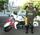 憲兵機車排展示勤務服裝、防護服裝、重型機車。（記者邱榮吉/攝影）