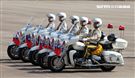 憲兵機車排重機訓練花式隊形成果展示。（記者邱榮吉/攝影）