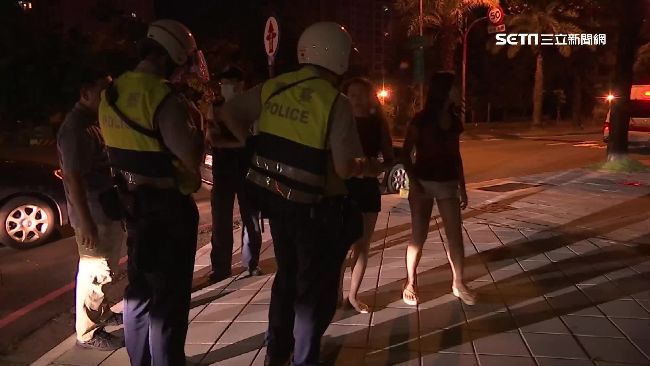 少年聚眾鬥毆　熱褲妹驚：有人被帶走