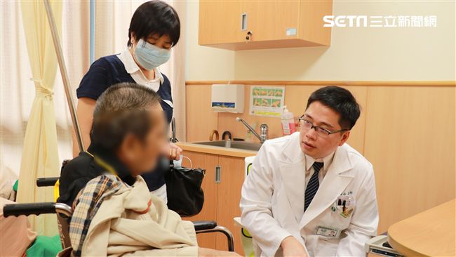 怕子孫袋被切　疝氣男百公分腸掉陰囊