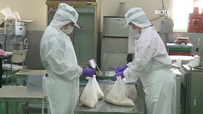 名湯包廚房員工摳腳備料　業者喊冤！