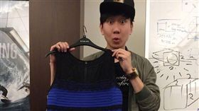 林俊傑,藍黑,白金,裙子,洋裝（圖／翻攝自林俊傑微博）