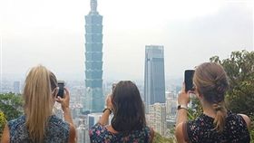 加拿大代表團人員拍攝台北101（圖／取自Geneviève Renaud IG）