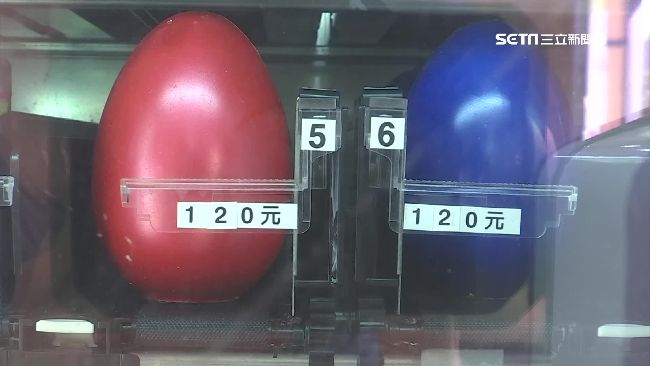 年輕老闆點子多　金雞蛋販賣機有驚喜