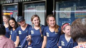 ▲世大運美國女子足球隊員來台就參加公益活動，人美心更美。（圖／取自世大運美國官網）