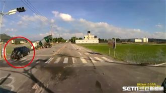 轎車高速側襲混凝土車　根本自殺攻擊