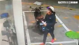 劉男到加油站購買汽油。（圖／翻攝畫面）