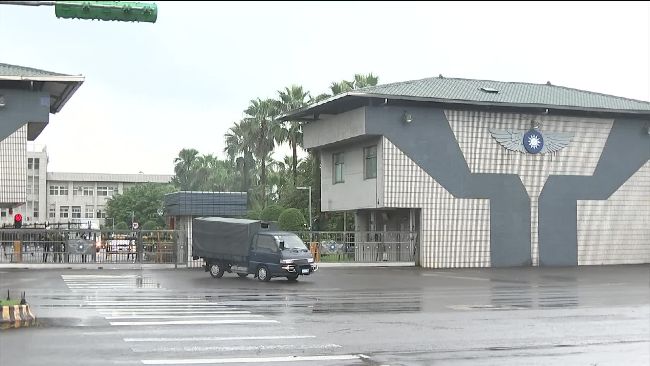 士官A軍中食材聚餐　吃完向學弟收錢