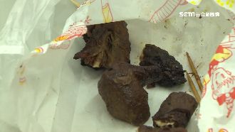 吃到一半聞到鐵鏽　東山鴨頭竟藏鐵釘