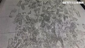 台大國發所今晨遭人闖入破壞，現場一片狼藉，警方調閱監視器畫面後發現，應是精神疾病的男學生所為，將循線將他約談到案說明（翻攝畫面）