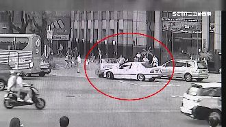 討債追到警局前撞車　意外查獲鎮暴槍