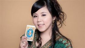 命理專家鍾絲雨透過白貓塔羅牌預測，世大運台灣選手有望刷新七金紀錄。