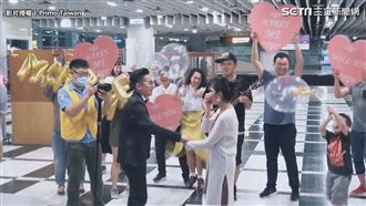 行李箱裡十個幸福回憶　男友浪漫求婚