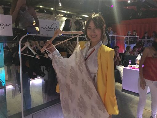 鄭雅勻和姚蜜都是模特兒出身轉戰演藝圈,獨家引進日本內衣品牌Albâge Lingerie和上海唇膏Colorseed Taipeie,聯合派對走秀登場。