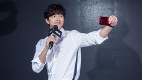 孔劉　ASUS ZenFone 4 Pro / ZenFone 4與ZenFone 4 Selfie Pro　華碩提供