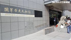 呂男到軍史館偷日本軍人的屠刀，再前往總統府西大門，翻越花圃後進入廣場，持武士刀殺傷憲兵後，遭到其他憲兵制服（楊忠翰攝）