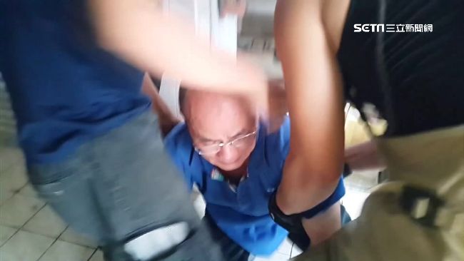 送貨迫搭維修中電梯　受困半小時獲救