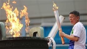 柯文哲將世大運聖火暫駐毛公鼎（2）2017台北世大運19日將登場，台北市長柯文哲（圖）17 日身穿運動服，將聖火暫駐於有53年歷史的「毛公鼎」駐火台，準備迎接世大運開幕式。中央社記者游凱翔攝　106年8月17日